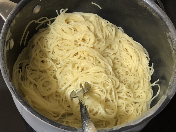 Picture of pot of noodles